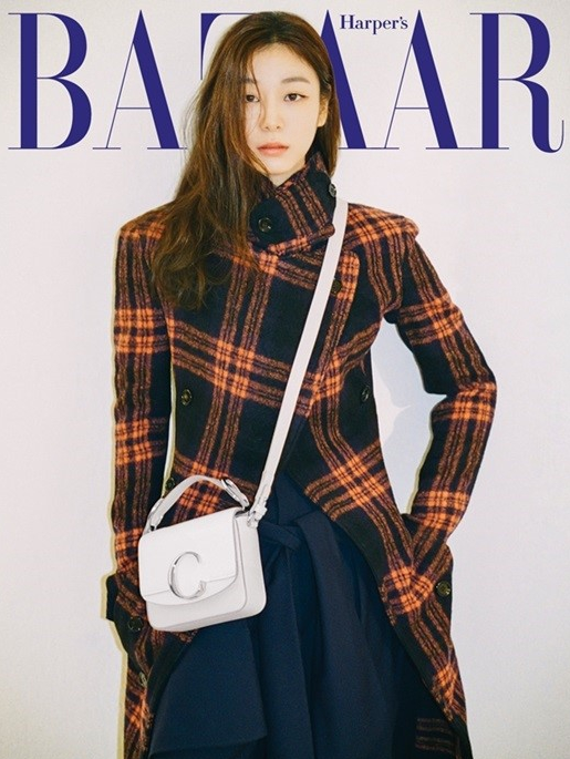 金妍儿最新杂志写真各具特色服饰展现了其多样魅力