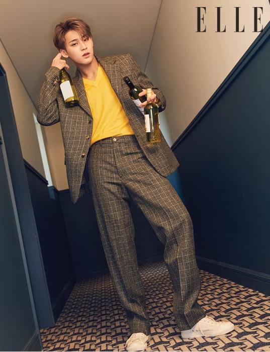 Seventeen最新时尚写真西装配阔腿裤复古风满满
