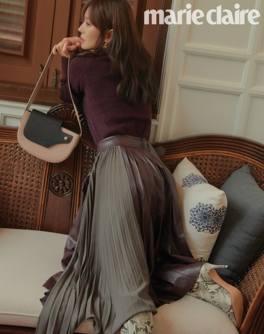 金素妍最新杂志写真高抬腿姿势撩人