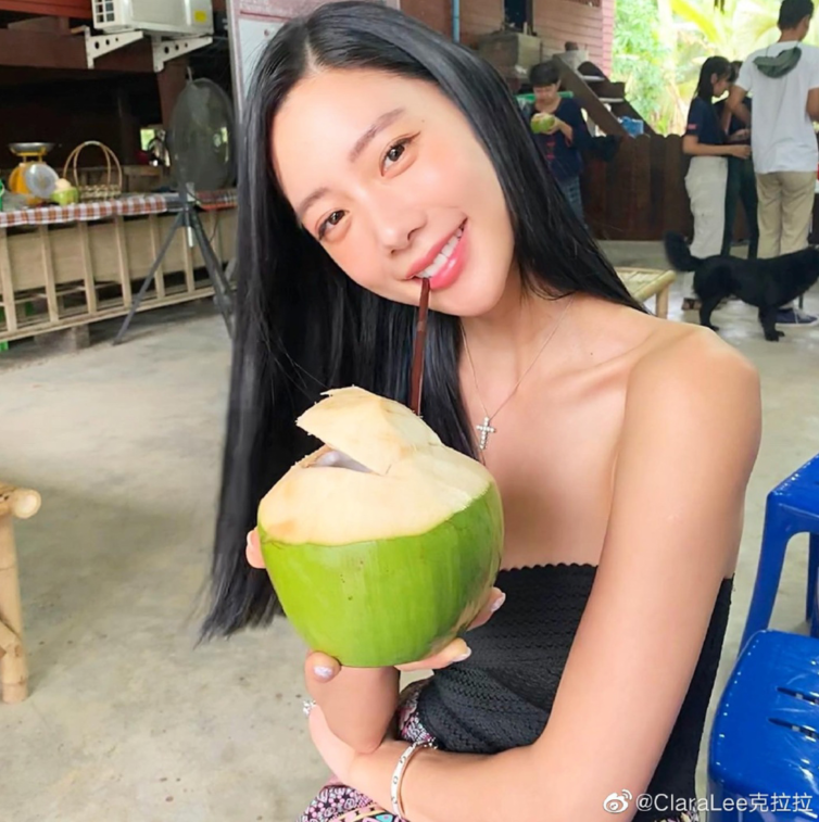 韩国女艺人Clara晒近照大秀性感火爆身材