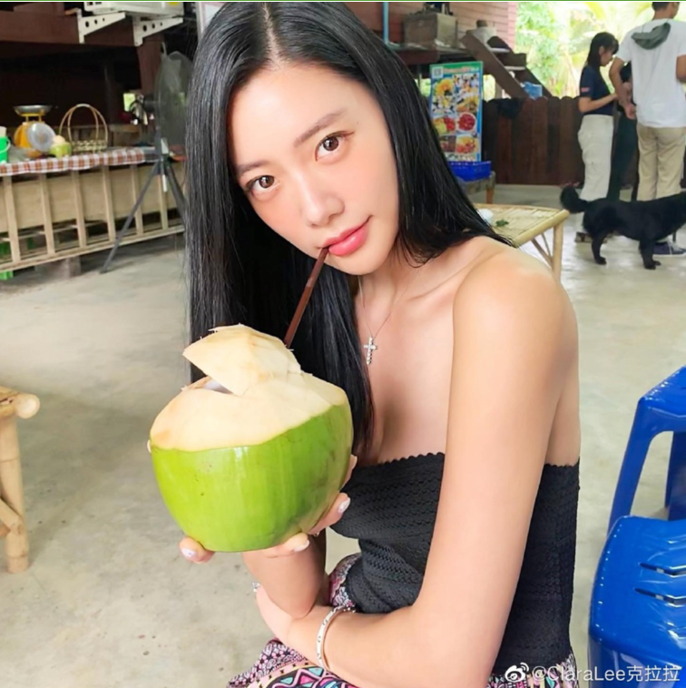 韩国女艺人Clara晒近照大秀性感火爆身材