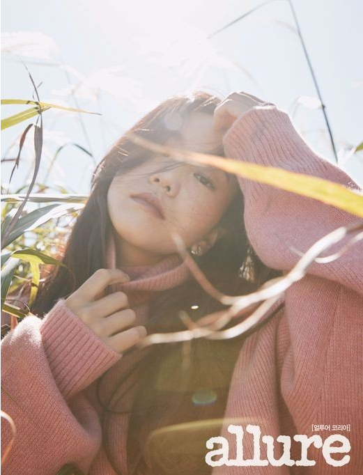 李雪最新杂志写真化身森系少女灵气满满