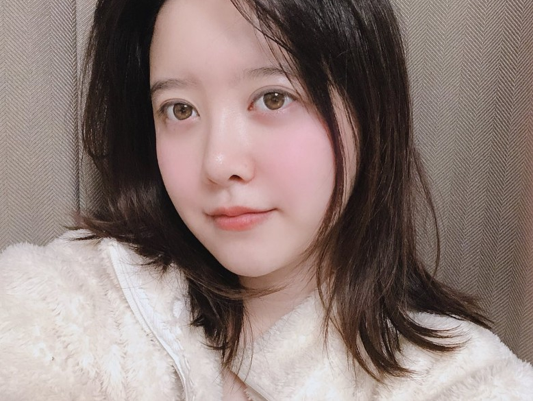 具惠善晒素颜自拍照自嘲似乡村大妈