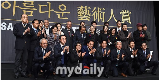 宋康昊，李英爱出席首尔明洞第九届美丽的艺术人颁奖礼