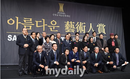 宋康昊，李英爱出席首尔明洞第九届美丽的艺术人颁奖礼