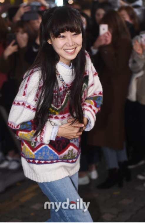 姜河那、孙淡妃、孔晓振出席《山茶花盛开时》庆功宴