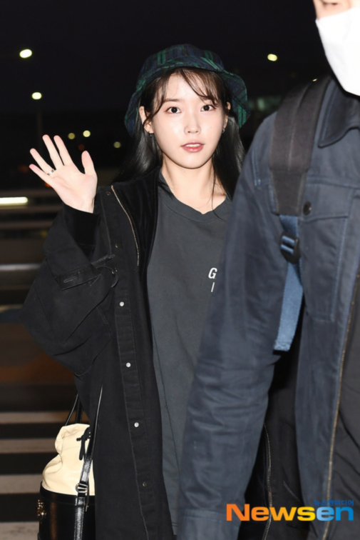 IU