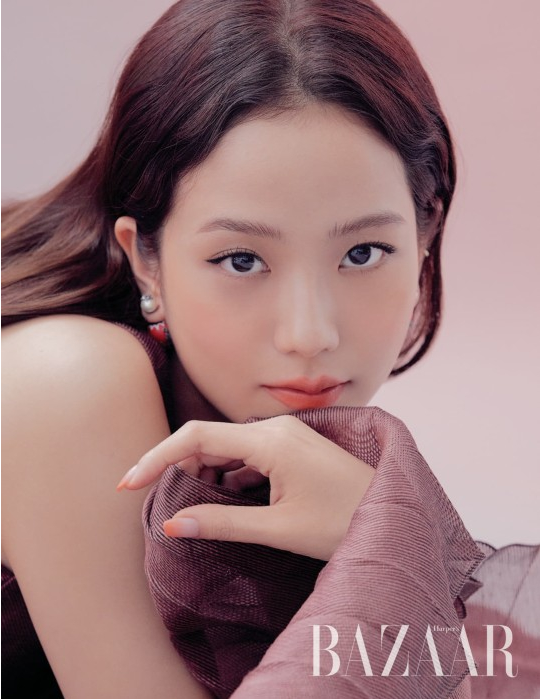 BlackPink成员智秀最新杂志写真皮肤白皙气质纯净