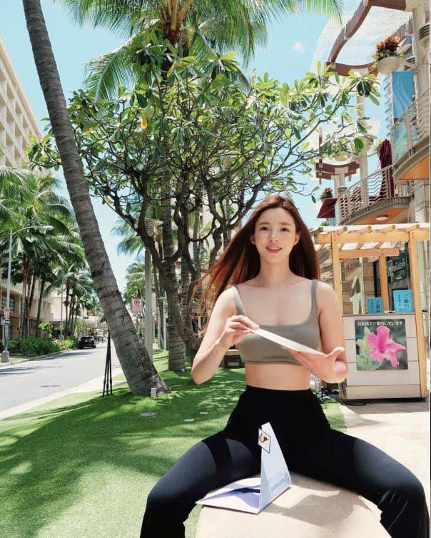 韩国女艺人刘承玉晒度假照大秀完美比例身材