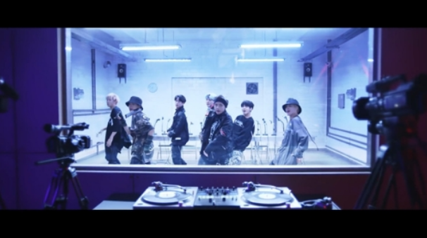 防弹少年团《MIC Drop（混音版）》MV