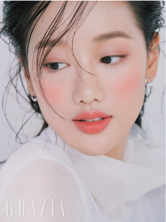 李娜恩最新杂志写真气质清纯可爱腮红初恋脸