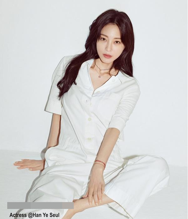 韩艺瑟品牌代言宣传照穿白衣展现素雅一面