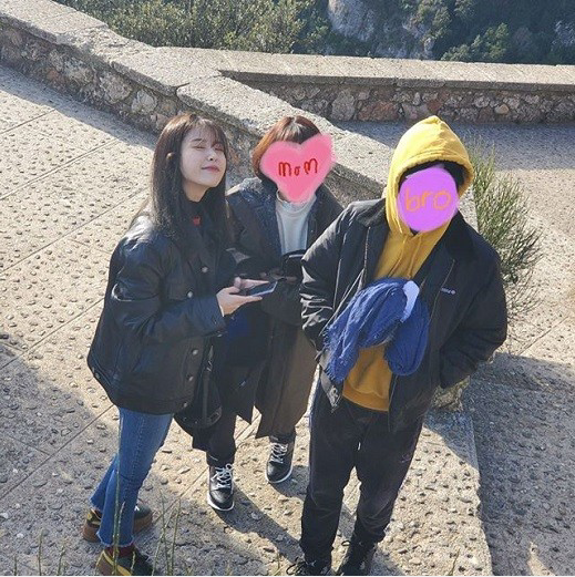 韩国女艺人IU社交网站晒西班牙旅行照