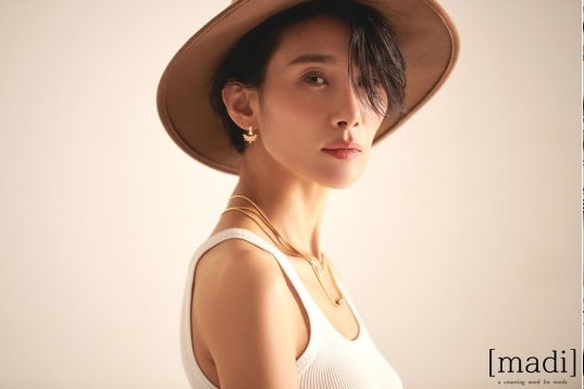 金瑞亨最新时装杂志写真又酷又美气场超强