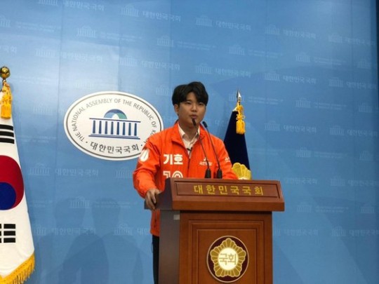 公园少女、脸红的思春期、李起光等韩国歌手被爆料刷榜