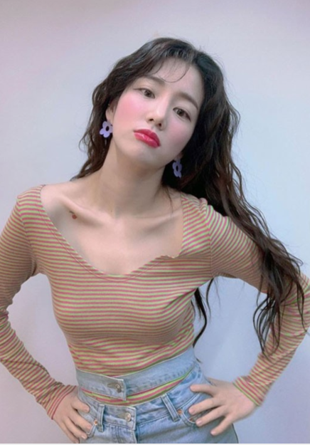 李侑菲
