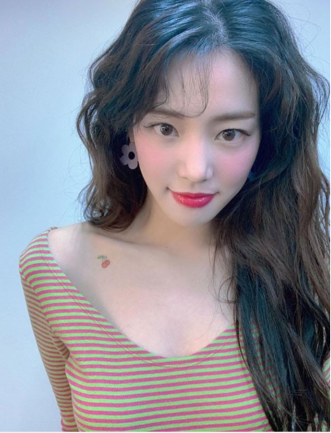 李侑菲