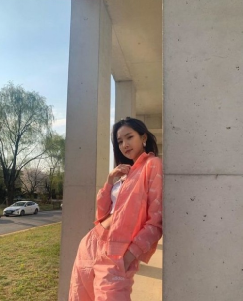 Apink成员孙娜恩
