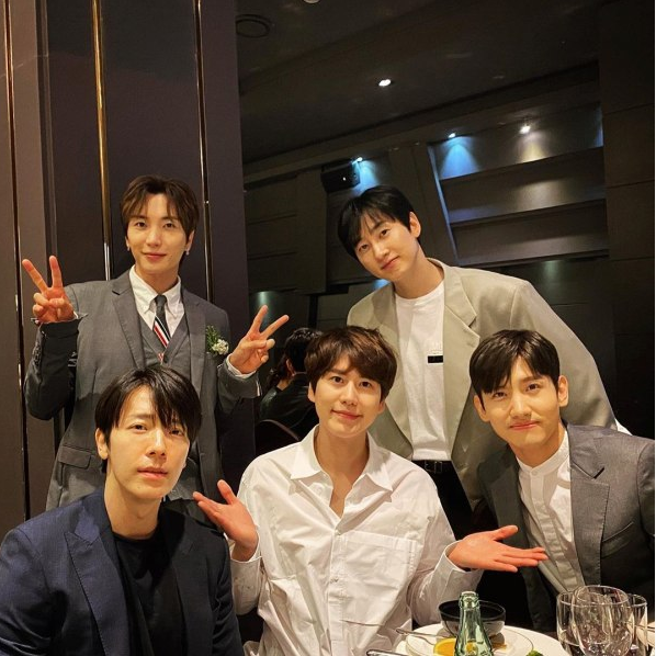 东方神起与Super Junior