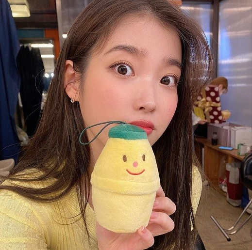 IU