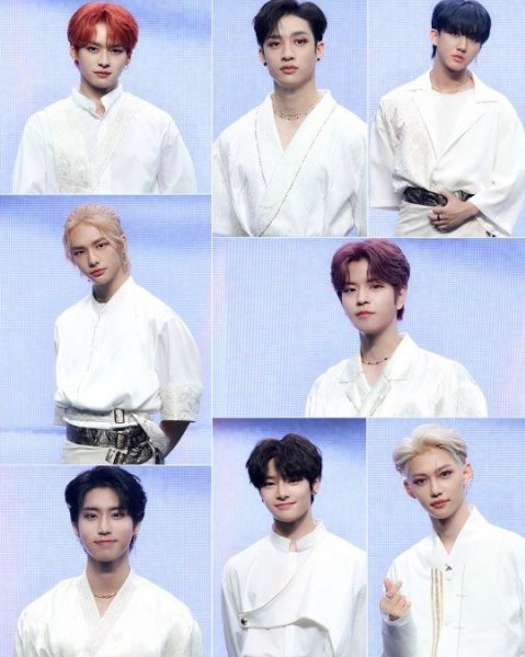 Stray Kids 携首张正规专辑回归成功登上海内外排行榜首！