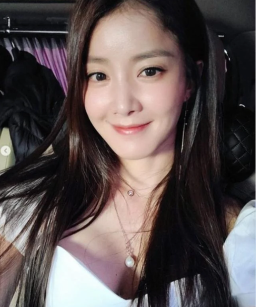 李诗英