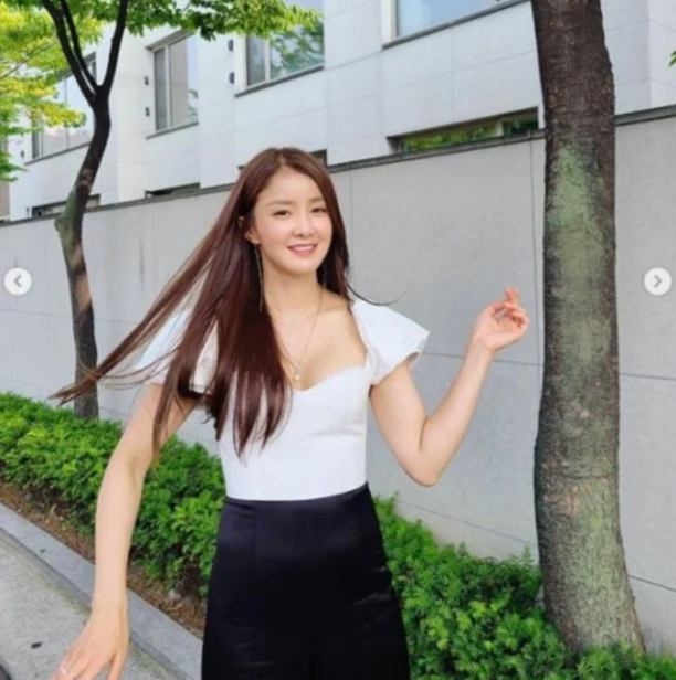 李诗英