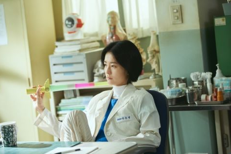 《保健老师安恩英》人物剧照