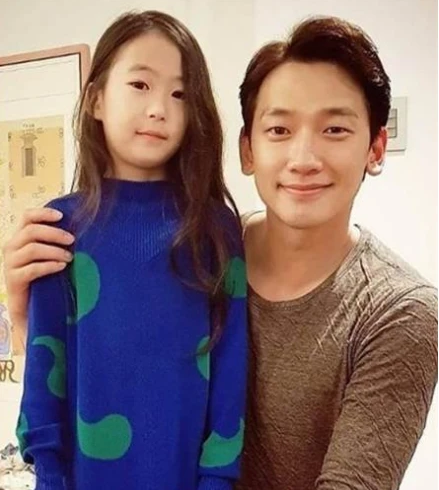 Rain和金泰熙夫妇为二女儿庆祝1周岁生日满满的幸福感