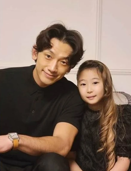 Rain和金泰熙夫妇为二女儿庆祝1周岁生日满满的幸福感