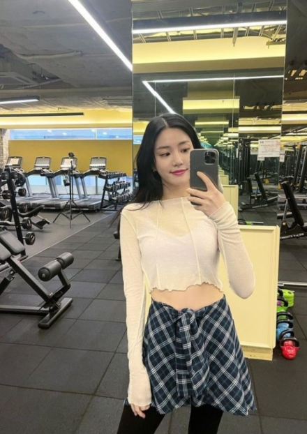 李侑菲