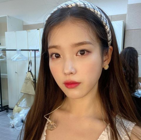 IU