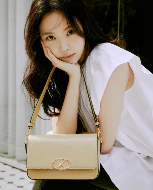 Apink成员孙娜恩