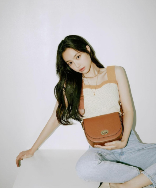 Apink成员孙娜恩