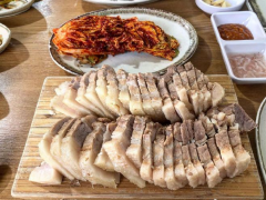 韩国普门洞小菜超多的包肉定食店 (9)