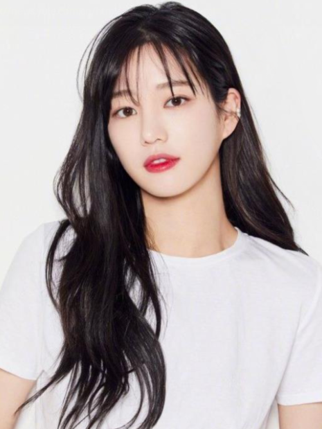 李侑菲