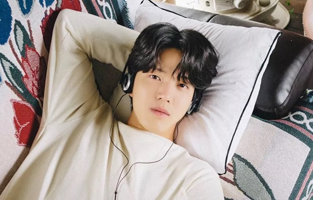 ~%AK$0VVM8J811_QRV][SQW