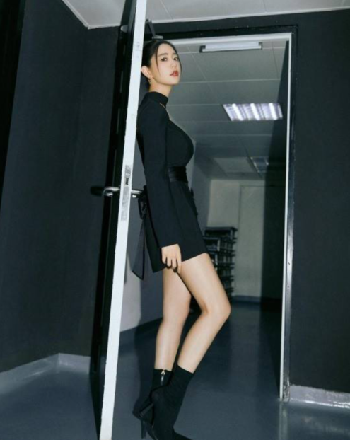 韩国女艺人Clara