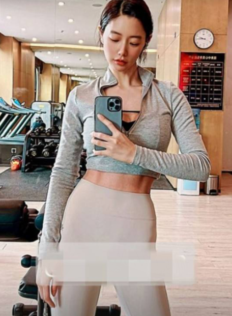 韩国女艺人Clara