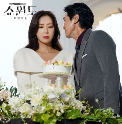 《橱窗：女王之家》