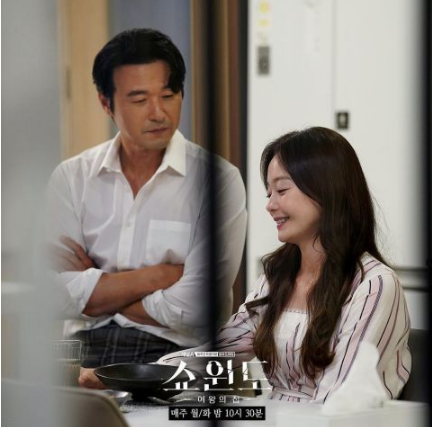 《橱窗：女王之家》