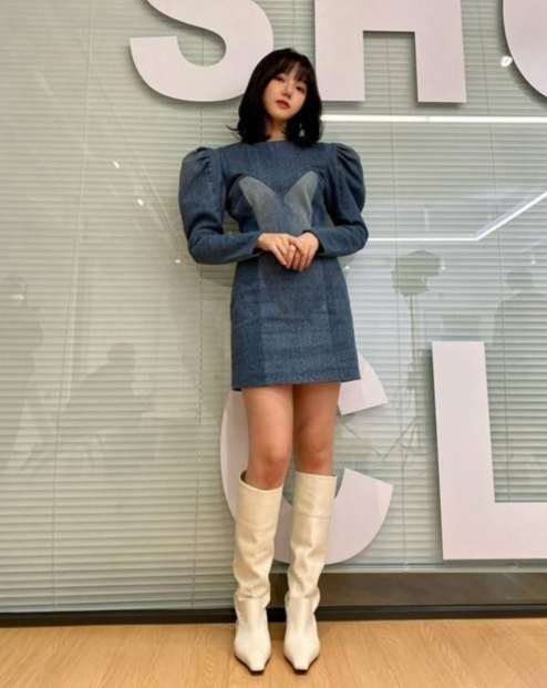 韩国女艺人艺琳