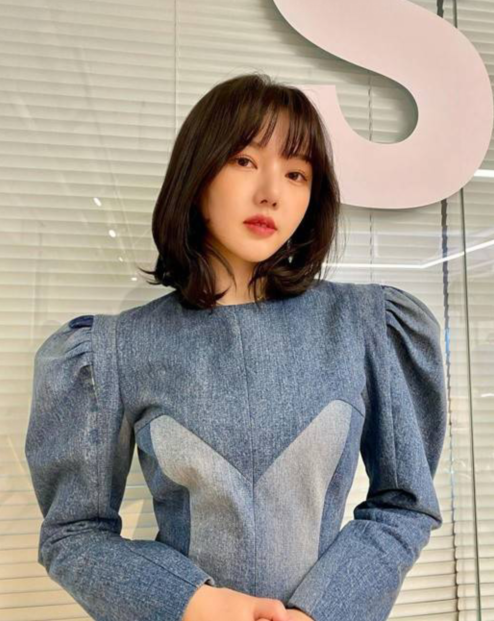 韩国女艺人艺琳