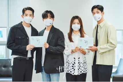 李洙赫  金喜善