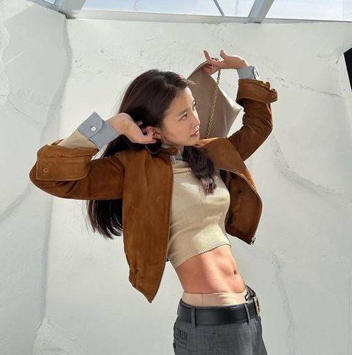 韩国女艺人李诗英