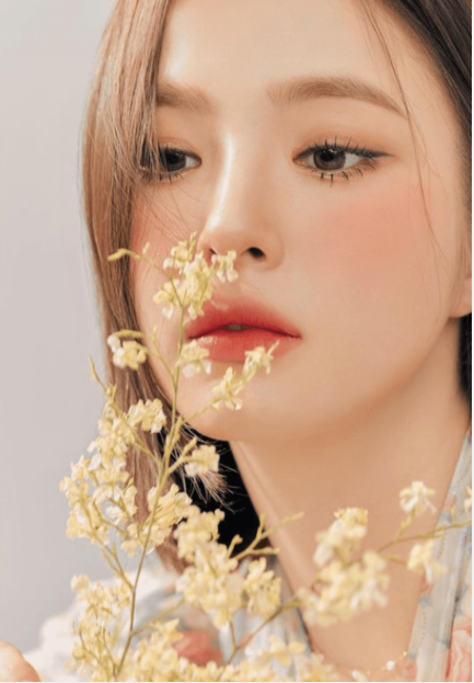  韩国女艺人申世京