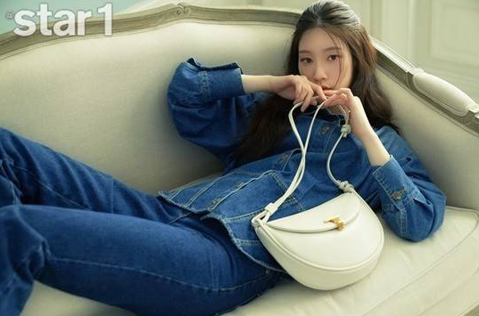 韩国女艺人郑采妍