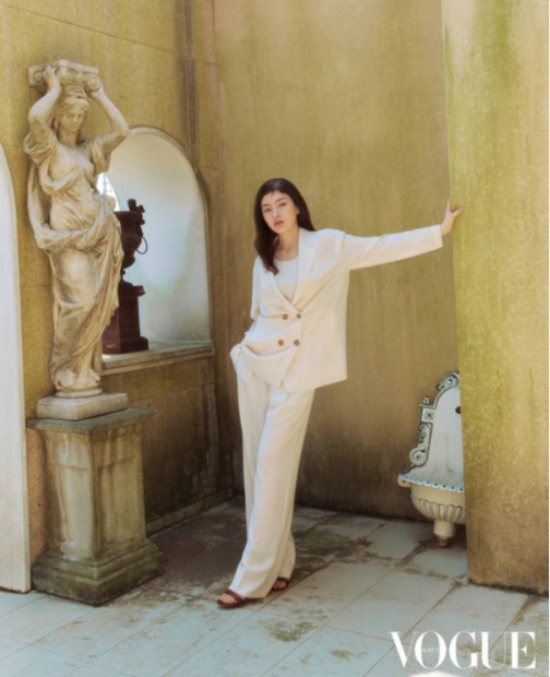 韩国女艺人金容智