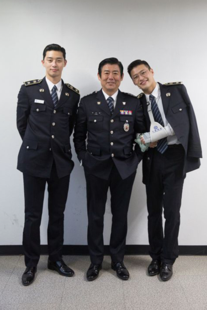 姜河那、河智苑、尹汝贞、成东镒