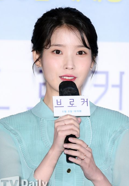 IU 姜栋元
